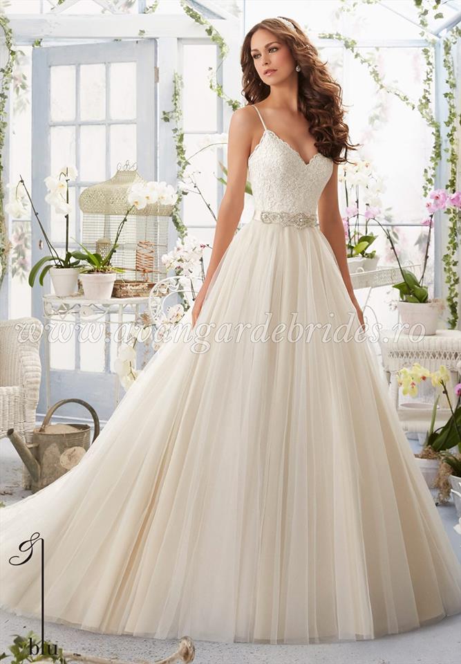 Fotografie Avangarde Brides din galeria Mori Lee
